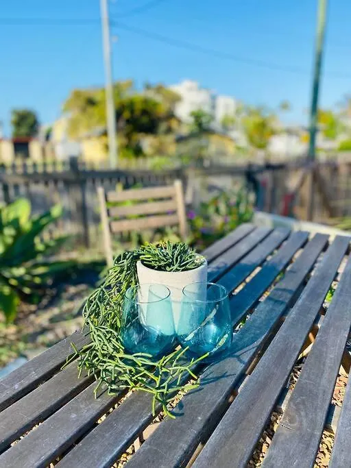 Original Pier Beach Retreat - Child Pet Friendly Urangan Holiday home