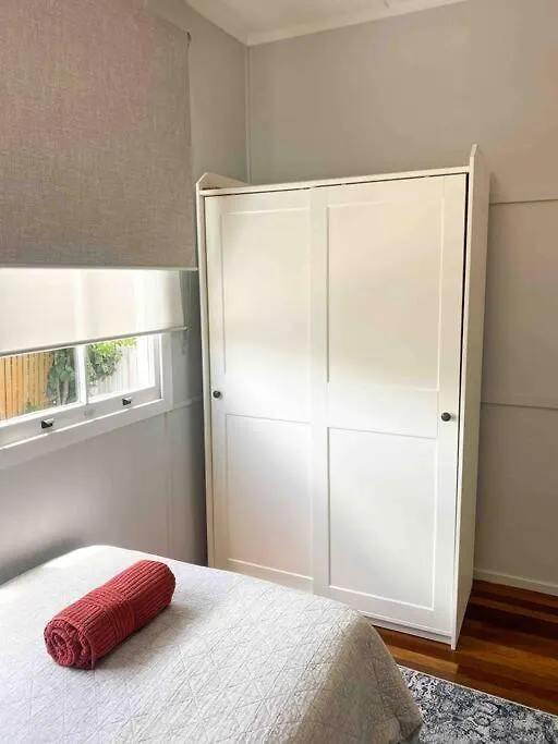 Holiday home Original Pier Beach Retreat - Child Pet Friendly Urangan Australia