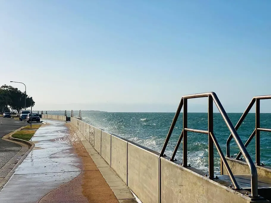 Original Pier Beach Retreat - Child Pet Friendly Urangan Australia