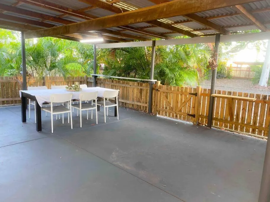 Original Pier Beach Retreat - Child Pet Friendly Urangan 0*,  Australia