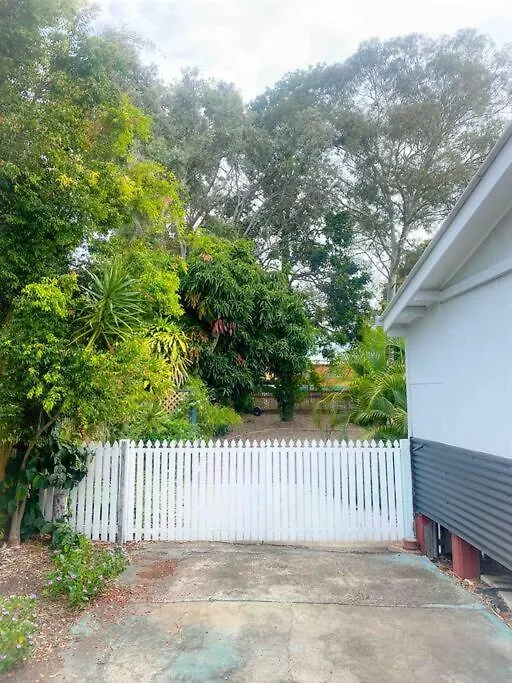 Original Pier Beach Retreat - Child Pet Friendly Urangan Australia