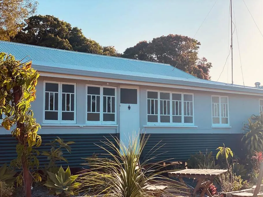 Original Pier Beach Retreat - Child Pet Friendly Urangan Holiday home