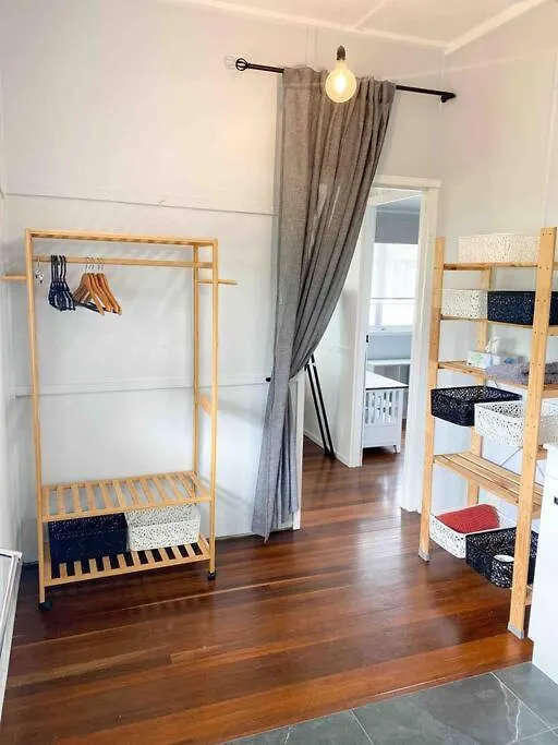 Original Pier Beach Retreat - Child Pet Friendly Urangan