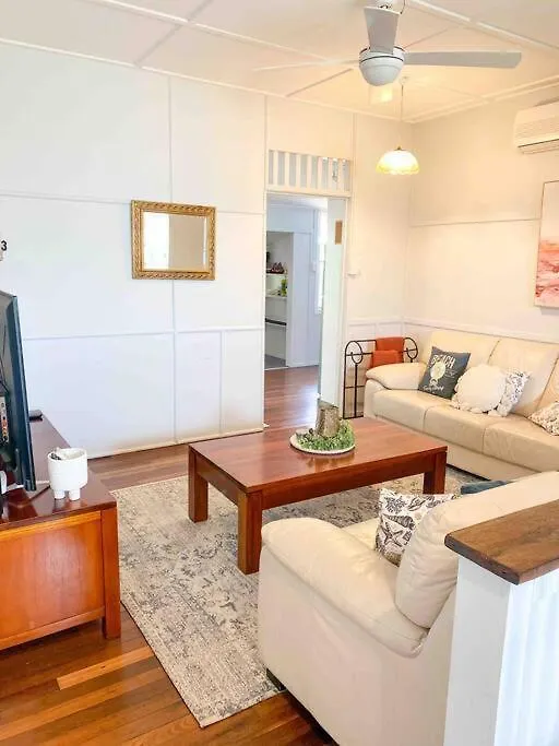 Holiday home Original Pier Beach Retreat - Child Pet Friendly Urangan